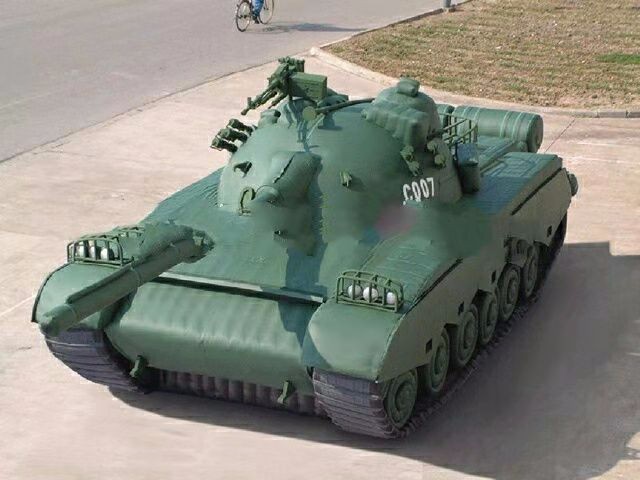 围场军用充气坦克车